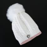 Gyereksapka bojttal több színben Gracek 30% gyapjú