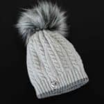 Gyereksapka bojttal több színben Gracek 30% gyapjú