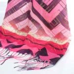 Tavaszi kendő rojtokkal fukszia arany 70 x 185