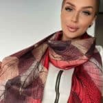 Női sál falevél mintával, több színben